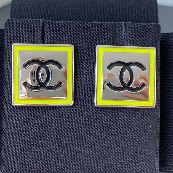 2021B CHANEL YELLOW RUNWAY SQUARE EARRINGS! - Picture 7 of 13